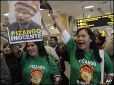 Supporters of Alberto Pizango at Lima airport