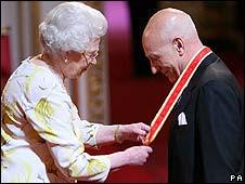 Sir Patrick Stewart (right) with the Queen