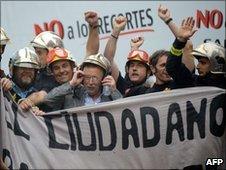 Spanish trade union leader Ignacio Fernandez Toxo (C) poses with firemen during a demonstration against government austerity cuts in Madrid on June 08, 2010