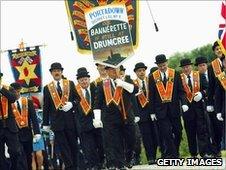 Orangemen march to Drumcree church in 2003