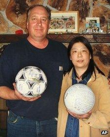 David and Yumi Baxter hold the two balls - the one on the left is Misaki Murakami's (image via Kyodo News agency)
