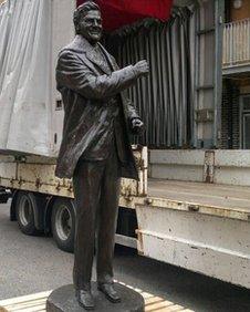 The Don Revie statue