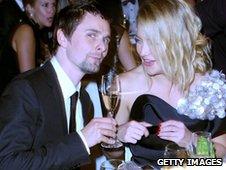 Matt Bellamy From Muse Proposes To Actress Kate Hudson Bbc News
