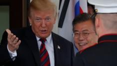 U.S. President Donald Trump (L) welcomes South Korean President Moon Jae-in at the White House in Washington, 22 May 2017.