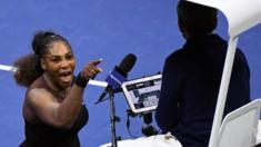 Serena Williams argues with umpire