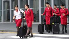 Nhân viên Cathay Pacific Airlines nói bị 'khủng bố trắng' sau khi lãnh đạo bị sa thải, theo Reuters.