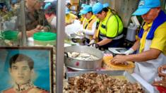 Volunteers prepare chicken rice for rescuers & family members at Khun Nam Nang Non Forest Park