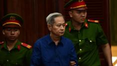 Ông Nguyễn Hữu Tín ra tòa ngày 27/12/2019