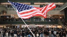 Người biểu tình Hong Kong thường vẫy cờ Hoa Kỳ trong các cuộc biểu tình trong nhiều tháng qua