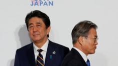 Thủ tướng Nhật Shinzo Abe chỉ chụp ảnh chứ không hội đàm với Tổng thống Nam Hàn Moon Jae-in tại G20