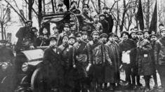 Lực lượng Bolshevik tháng 10 năm 1917 tại Petrograd (tên của Saint Petersburg