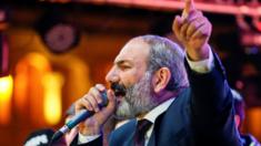 Armenian opposition leader Nikol Pashinyan addresses supporters during a rally after his bid to be interim prime minister was blocked by the parliament in Yerevan, May 1, 2018