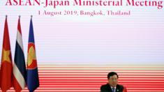 Ngoại trưởng Việt Nam Phạm Bình Minh trong cuộc họp giữa ASEAN-Nhật Bản khuôn khổ Hội nghị Ngoại trưởng ASEAN lần thứ 52 ở Bangkok, Thái Lan.