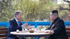 Ông Moon Jae-in và ông Kim Jong-un