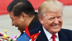 Chủ tịch TQ Tập Cận Bình và Tổng thống Mỹ Donald Trump trong một cuộc gặp gỡ bên ngoài Đại Lễ đường Nhân dân tại Bắc Kinh năm 2017