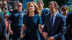 Felicity Huffman arrives with her husband William H. Macy at John Joseph Moakley US Courthouse in Boston