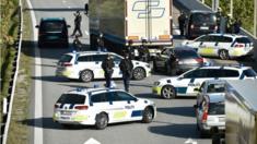 Police block a road to the Oresund bridge near Copenhagen (September 28, 2018)