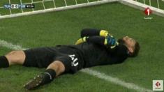 Tunisia goalkeeper Mouez Hassen