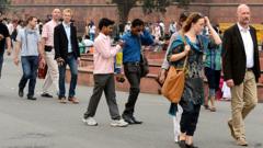 سیاحت ہندوستان کی مجموعی پیداوار میں تقریبا سات فیصد کا تعاون کرتا ہے اور اتنا ہی بھارت کے انفارمیشن ٹکنالوجی شعبے سے آتا ہے