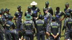 پاکستانی ٹیم کے سینئیر بلے باز یونس خان ایک بار پھر ون ڈے ٹیم سے ڈراپ کر دیے گئے ہیں