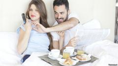 Гостиничный номер: завтрак в постели