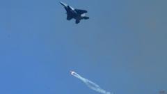 B-61-12 сбрасывают с истребителя F-15E