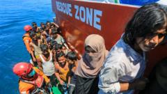 Kapal yang membawa pengungsi Rohingya 'terbalik' di perairan Aceh Barat, puluhan pengungsi berhasil dievakuasi