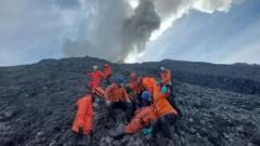 Pelajaran pahit dari erupsi Gunung Marapi: Letusan 'tiba-tiba' dan prosedur keselamatan 'diabaikan'