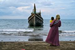 Perahu yang membawa ratusan orang Rohingya mendarat di Langkat, Sumatra Utara - 'Warga memberi makan, karena alasan kemanusiaan'
