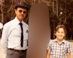 Robert Corfield (izquierda) y Michael, un niño de la iglesia