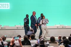 COP 28'deki protestolardan biri