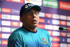 বাংলাদেশের হেড কোচ- চান্ডিকা হাথুরুসিংহে