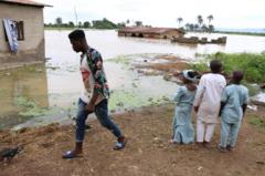 Nigeria floods kill more than 100 - BBC News