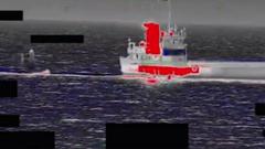 صحنه ای از فیلمی که سنتکام از یدک کشیدن شناور توسط کشتی سپاه منتشر کرده است
