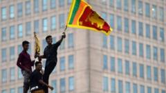 Председник Шри Ланке у бекству, а протести не јењавају – како је све почело