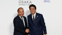 Thủ tướng Phúc và Thủ tướng Abe tại Hội nghị G20 vào năm 2018