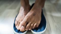 Stock foto of man leg wey shoe im toes
