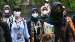Kasus Covid-19 diprediksi melonjak setelah libur Nataru, apa yang perlu diketahui dan bagaimana cara mengantisipasinya?