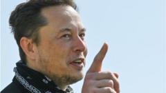 Elon Musk mu kwezi kwa munani mu 2021