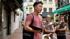 이삭 텅은 싱가포르 동성애 초기 역사와 관련된 장소를 걷는 투어를 생각해냈다