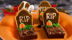 Пирожное в виле надгробия