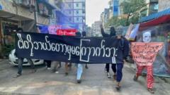ဇူလိုင် ၂၅ရက်မှာ စစ်ကောင်စီလုံခြုံရေးပိုတင်းကျပ်ထားတဲ့ ရန်ကုန်မြို့ပေါ်က ဆန္ဒထုတ်ဖော်မှုမြင်ကွင်း။