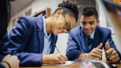 Два студента за занятиями