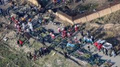 corpos de avião da Ucrânia que caiu em Teerã