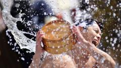 일본 '신토' 신도들의 신년맞이 냉수 목욕 의식