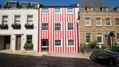 ¿Qué tanto influye el color de la pintura de tu casa en su precio de