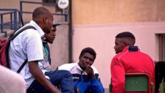 Sınırı geçmeyi bekleyen göçmenler