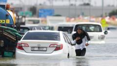 На ОАЭ и Оман обрушились сильнейшие дожди. Аэропорт Дубая оказался затоплен