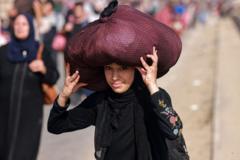 Palestina de Gaza entre los habitantes del norte que caminaron hacia el sur para salvar sus vidas