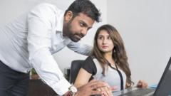 「裸で出勤するように」 上司のこんな命令はあり？ - BBCニュース